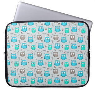 Owl pattern non repeating laptop sleeve