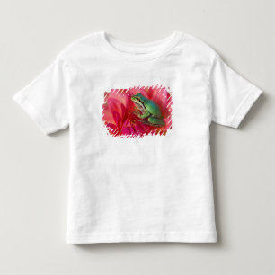 Pacific tree frog on flowers in our garden toddler T-Shirt