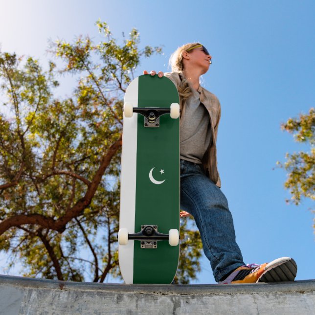 Pakistan flag skateboard (Outdoor 1)