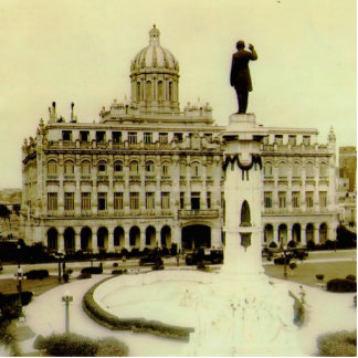 Palacio de Havana Scuplture Standing Photo Sculpture