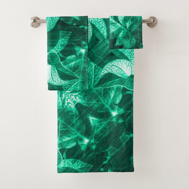 Pale Green Potato Plant Leaves Bath Towel Set (Insitu)