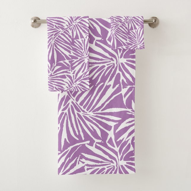Pale Purple Tropical Leaf Repeating Pattern Bath Towel Set (Insitu)