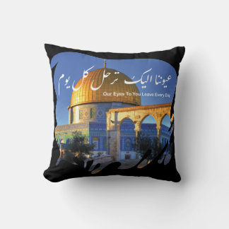 Palestine Our eyes to you leave everyday pillow