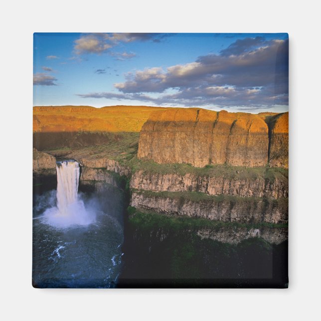 Palouse Falls in Washington Magnet (Front)