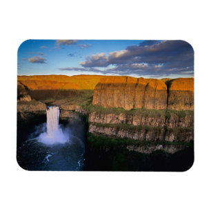 Palouse Falls in Washington Magnet