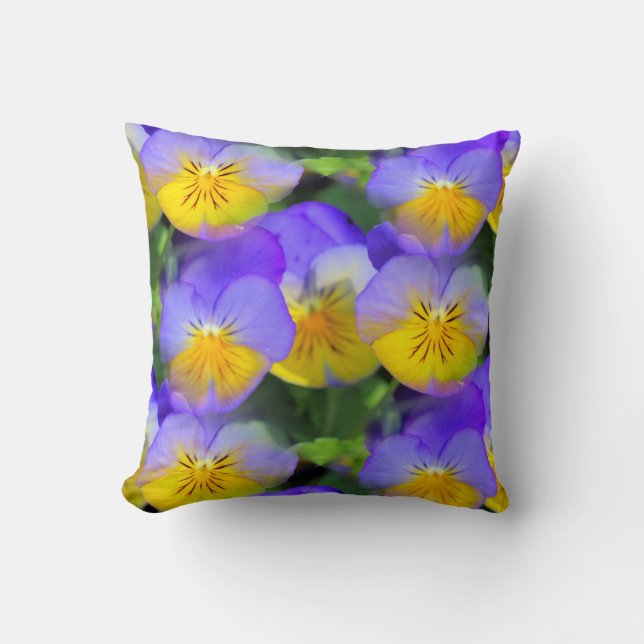 Pansy echos cushion (Front)
