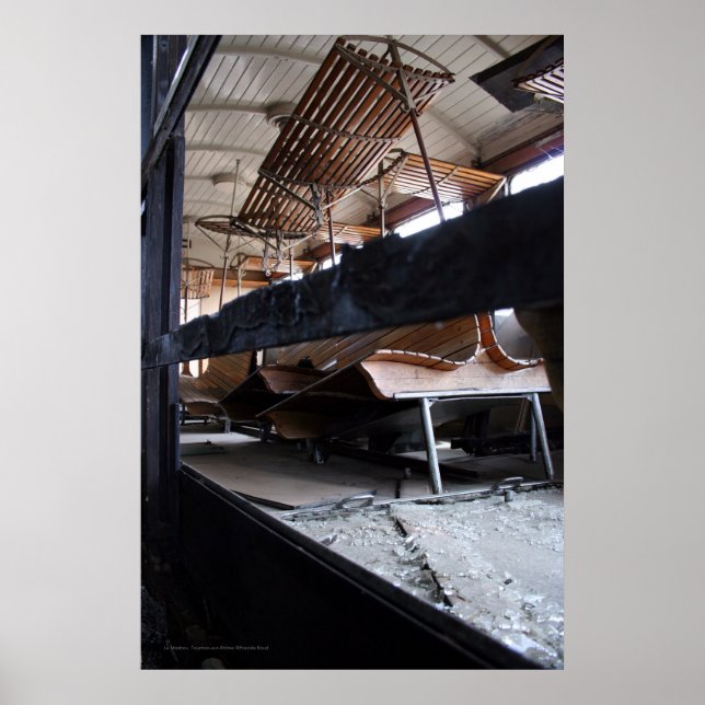 Passenger cars wooden walls down Le Mastrou Poster (Front)