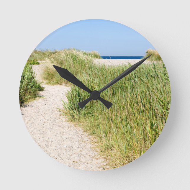 Path to the beach round clock (Front)