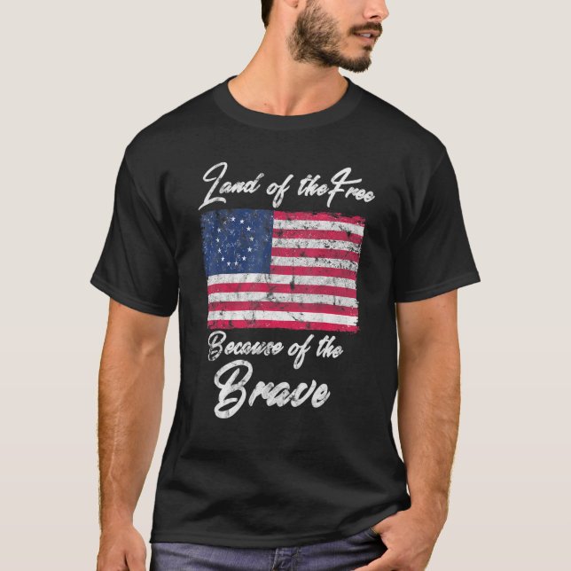 Patriotic Betsy Ross American Flag With 13 Stars T-Shirt (Front)