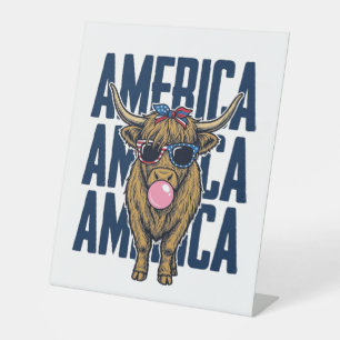 Patriotic Highland Cow America Vintage T-Shirt Des Pedestal Sign