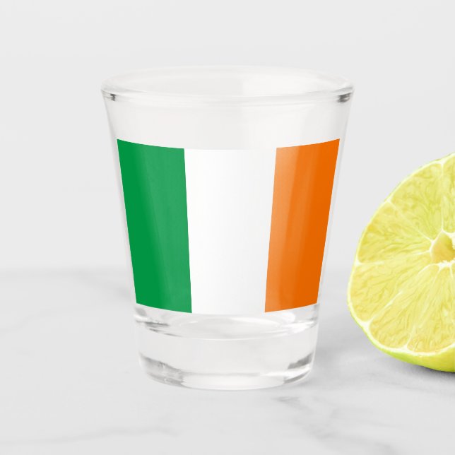 Patriotic shot glass with flag of Ireland (Front)