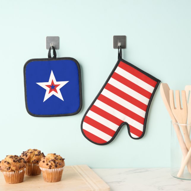 Patriotic Star & Stripes with Optional Text Oven Mitt & Pot Holder Set (Insitu(Hanging))