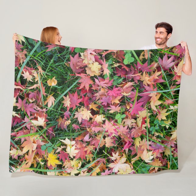 Pattern of the falling leaves fleece blanket (In Situ)