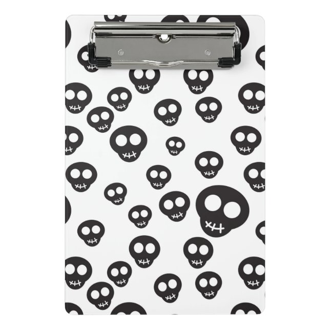 Pattern with black skulls on white mini clipboard (Front)