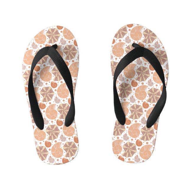 Pattern with cartoon seashell with doodle ornament kid's flip flops (Footbed)