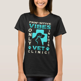 Paw-Sitive Vibes Only In This Vet Clinic Veterinar T-Shirt