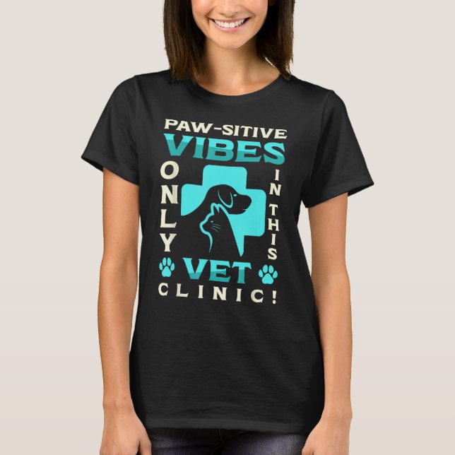 Paw-Sitive Vibes Only In This Vet Clinic Veterinar T-Shirt (Front)