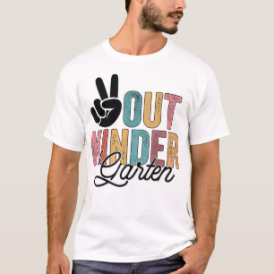 Peace Out Kindergarten Last Day Of School 2022 Gra T-Shirt