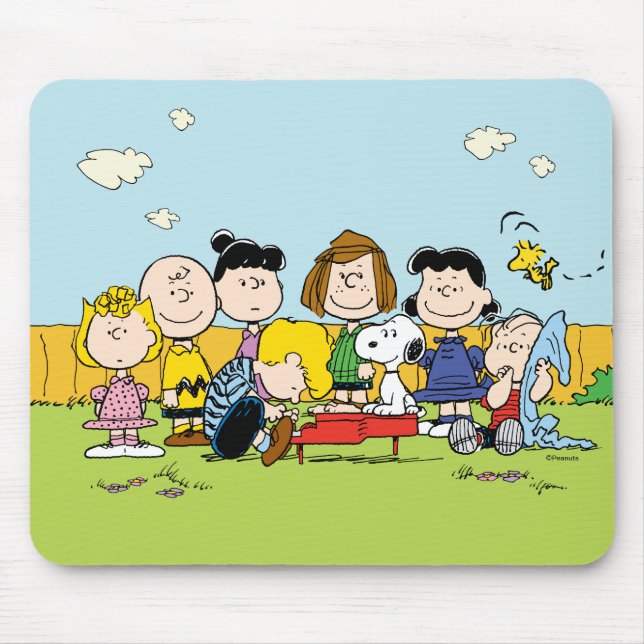 Peanuts | Charlie Brown and Gang Mouse Mat (Front)