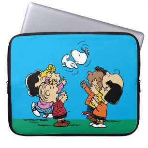 Peanuts   Friends Fun Laptop Sleeve