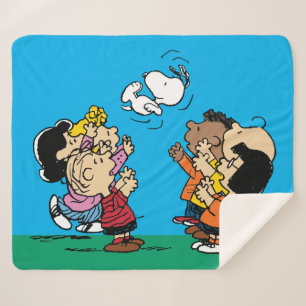 Peanuts   Friends Fun Sherpa Blanket
