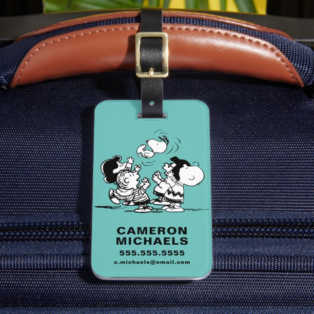 Peanuts Gang Lifting Snoopy Luggage Tag (Front Insitu 2)