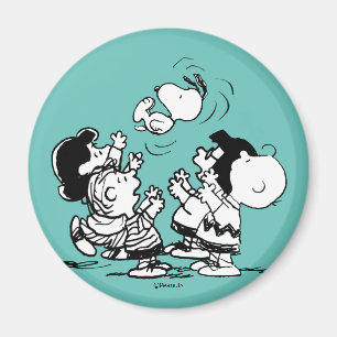 Peanuts Gang Lifting Snoopy Magnet
