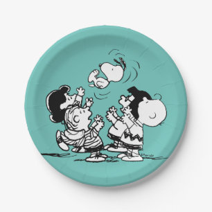 Peanuts Gang Lifting Snoopy Paper Plate