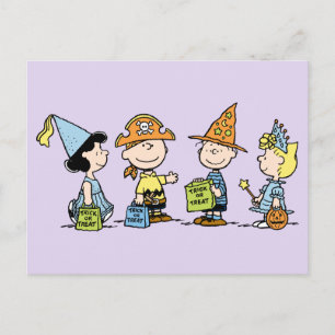 Peanuts Halloween Trick or Treaters Postcard