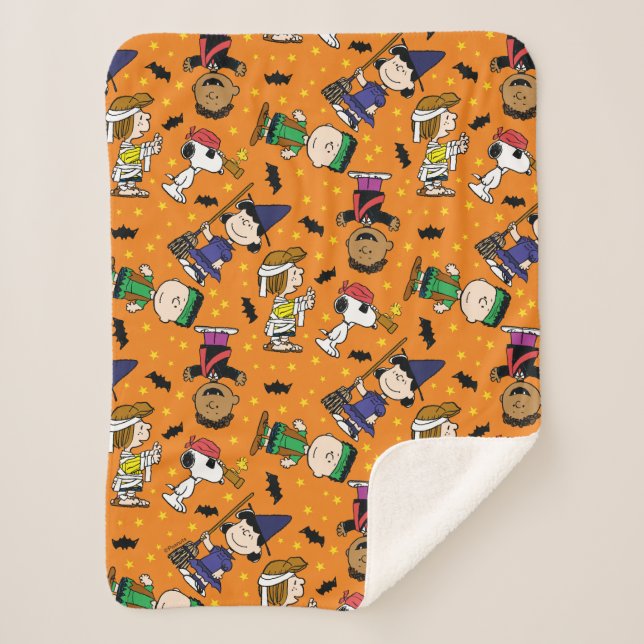 Peanuts | Happy Halloween Pattern Sherpa Blanket (Front)