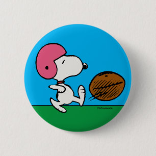 Peanuts   Snoopy Football Kicker 6 Cm Round Badge