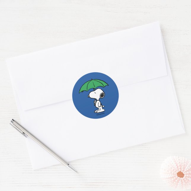 Peanuts | Snoopy Green Umbrella Classic Round Sticker (Envelope)