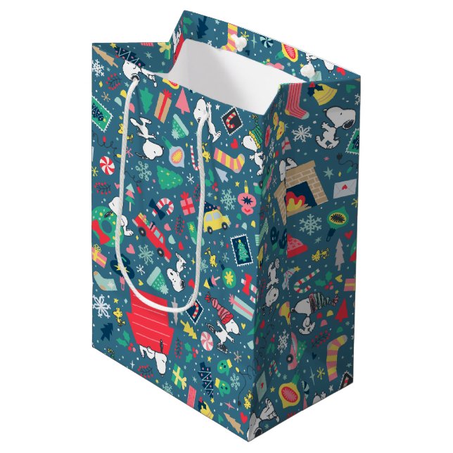 Peanuts | Snoopy Holiday Pattern Medium Gift Bag (Front Angled)