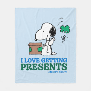 Peanuts   Snoopy I Love Getting Presents Fleece Blanket