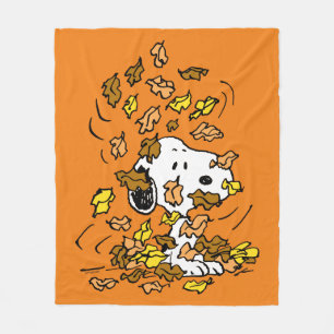 Peanuts   Snoopy Pile of Leaves Fleece Blanket