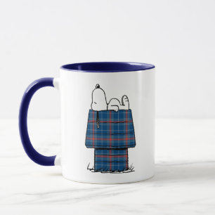 Peanuts   Snoopy Plaid Flannel Holiday Dog House Mug