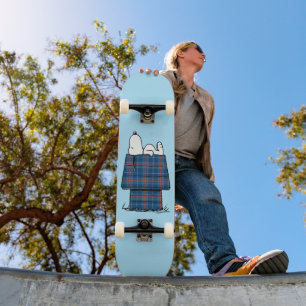 Peanuts   Snoopy Plaid Flannel Holiday Dog House Skateboard