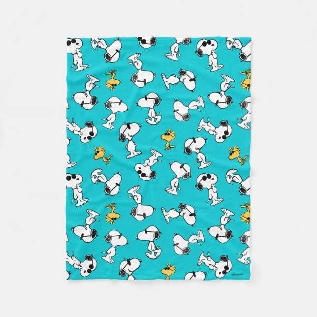 Peanuts | Snoopy & Sunglasses Pattern Fleece Blanket (Front)