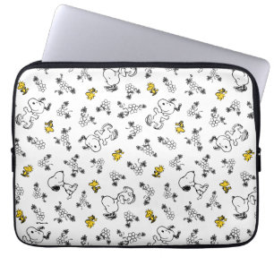 Peanuts   Snoopy & Woodstock B&W Flower Pattern Laptop Sleeve