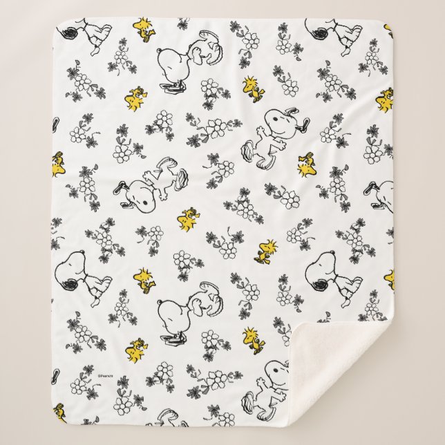 Peanuts | Snoopy & Woodstock B&W Flower Pattern Sherpa Blanket (Front)