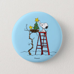Peanuts   Snoopy & Woodstock Christmas Tree 6 Cm Round Badge