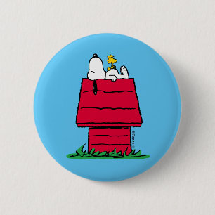 Peanuts   Snoopy & Woodstock Doghouse 6 Cm Round Badge