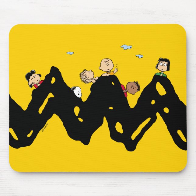 Peanuts | The Gang on the Zig Zag Mouse Mat (Front)