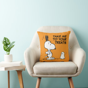 Peanuts   Woodstock Scares Snoopy Cushion