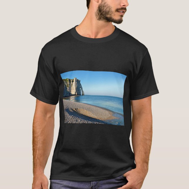 Pebble beach and cliff of Etretat in France Postca T-Shirt (Front)