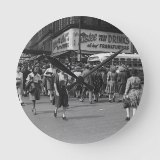 Pedestrians 2 round clock