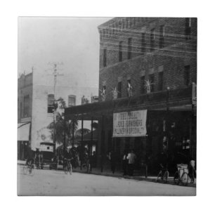 Pedestrians, cyclists, and horse-carriages tile