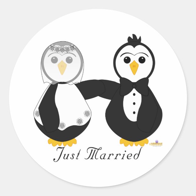 Penguins Getting Married Just Married Classic Round Sticker (Front)