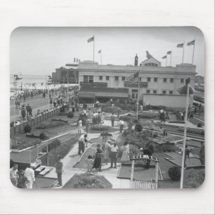 People playing mini golf elevated view B&W Mouse Mat