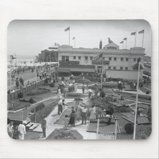People playing mini golf elevated view B&W Mouse Mat